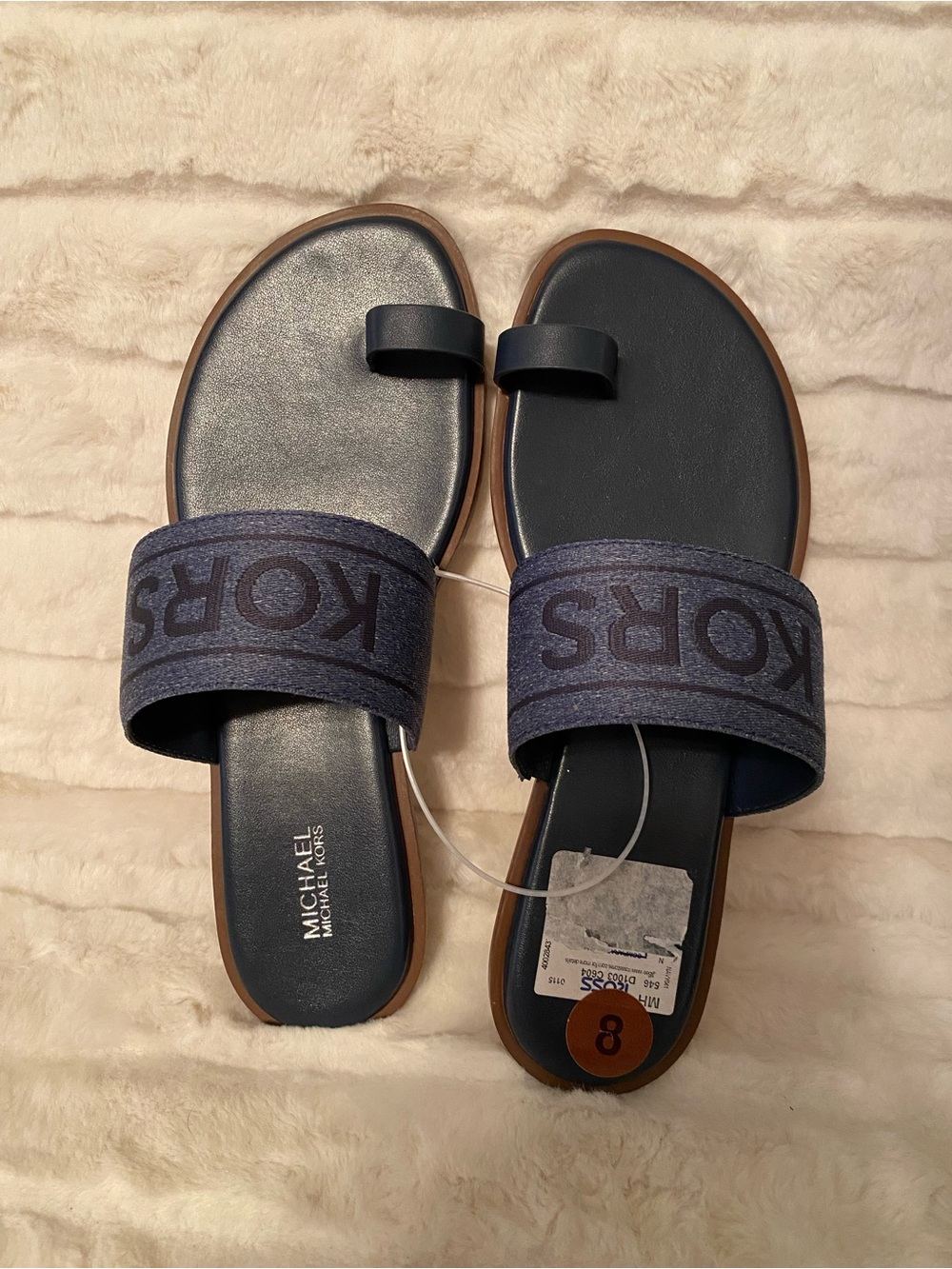 ❤️Flash SALE❤️Brand New Michael Kors Sandals - Picture 2 of 5